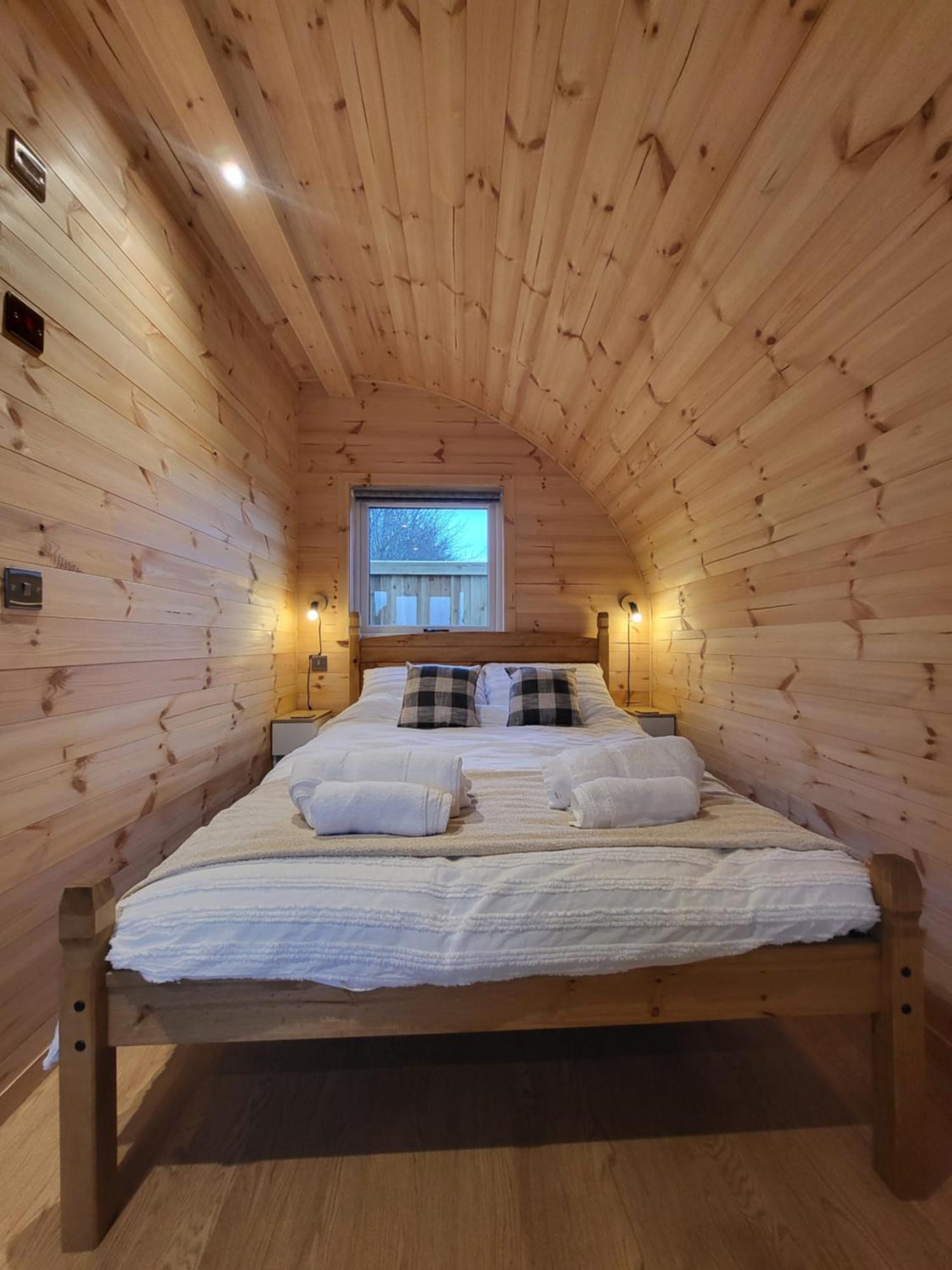 Hotel Lois' Pod With Hot Tub, Near Airport à Bristol Extérieur photo